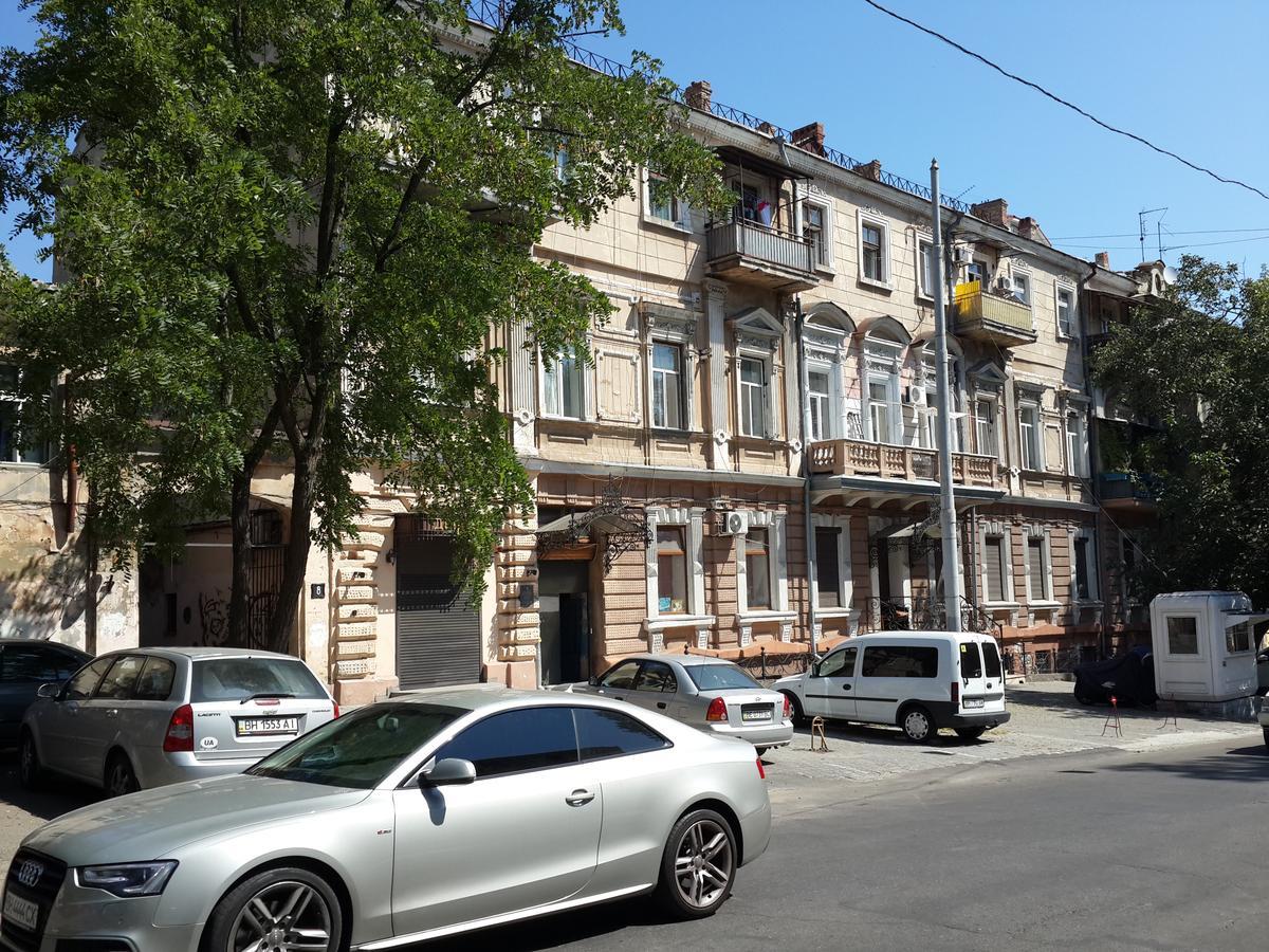Studio Apartment In Center Of Odesa Exterior foto